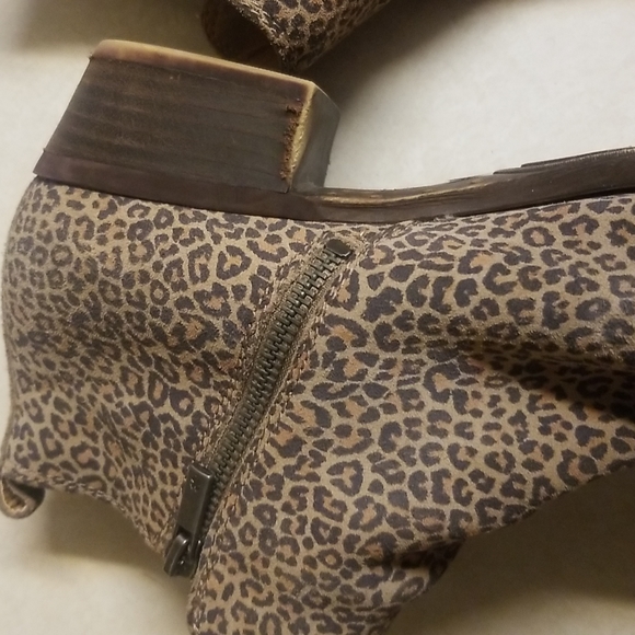Lucky Brand Leopard print Suede Booties size 11 W - Picture 3 of 12